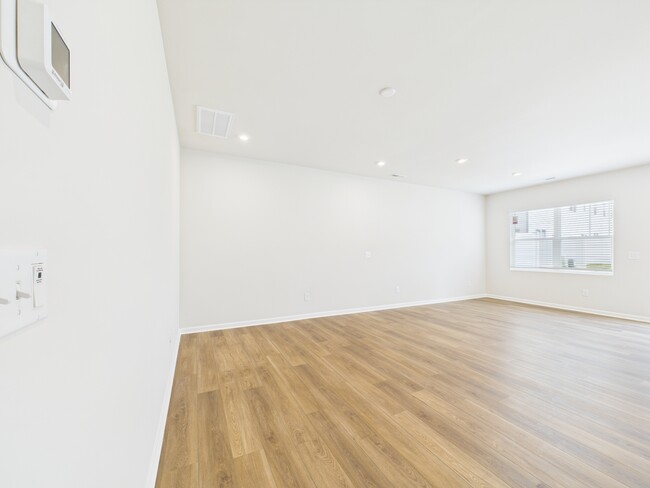Building Photo - 3022 Hutton Gdns Ln