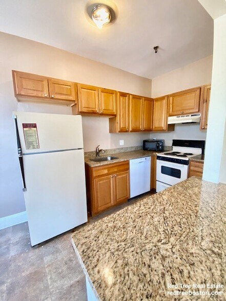 Building Photo - 374 Chestnut Hill Ave