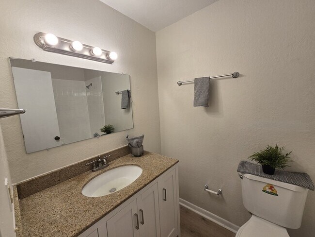 Building Photo - Charming 1 Bed 1 Bath in I District of Orl...