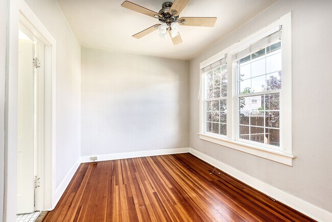 Building Photo - $0 DEPOSIT OPTION! TRADITIONAL BRICK HOME – 4 BED / 2 BATH IN WASH PARK