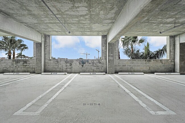 Building Photo - 625 Casa Loma Blvd