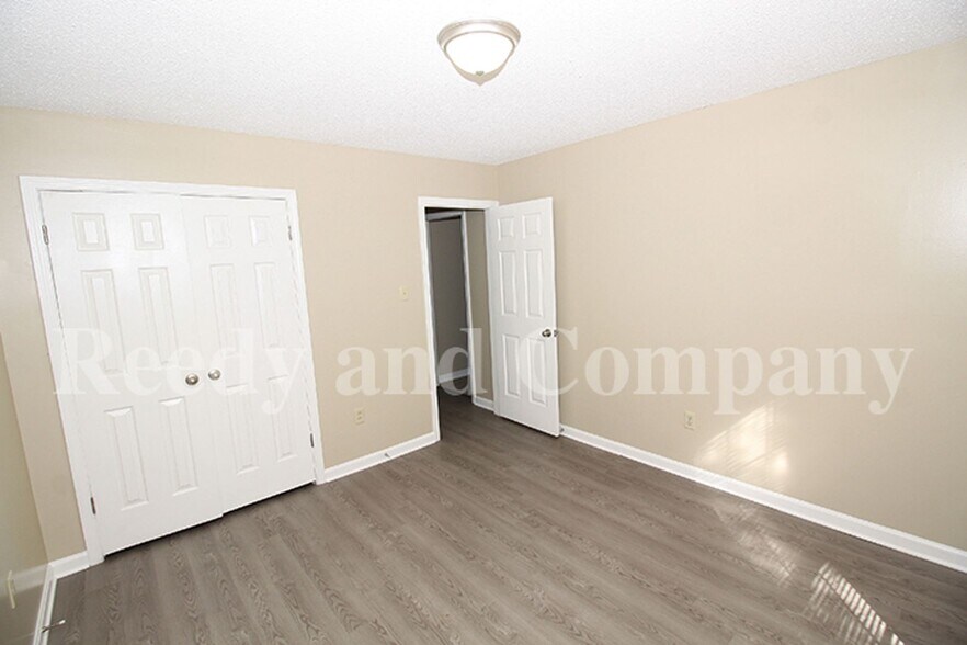 Building Photo - 6761 Blue Spruce Dr
