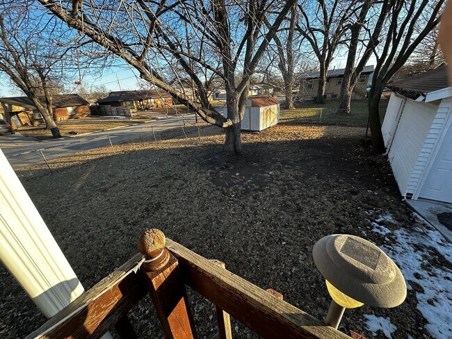 Building Photo - Recently Remodeled 3 Bed 2 Bath with Additional Finished Room