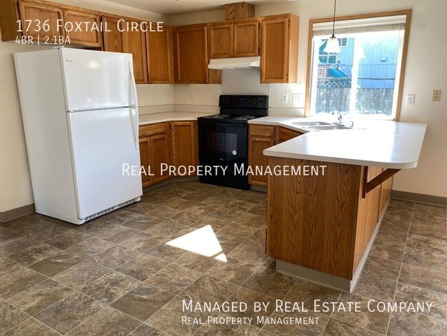 Building Photo - Woodland 4 Bed 2.5 Bath Home with Two Car ...