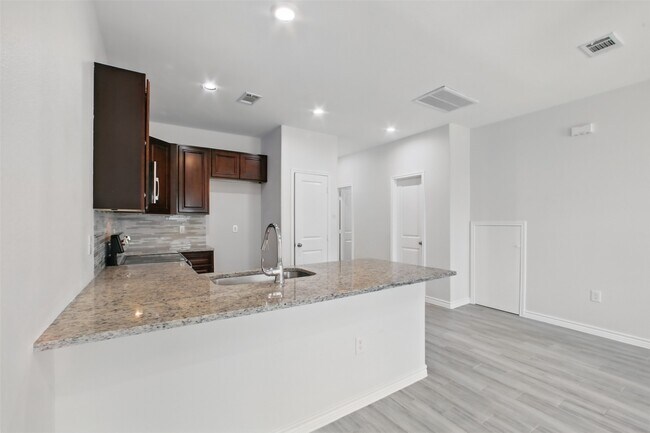 Building Photo - 16884 Kempwood