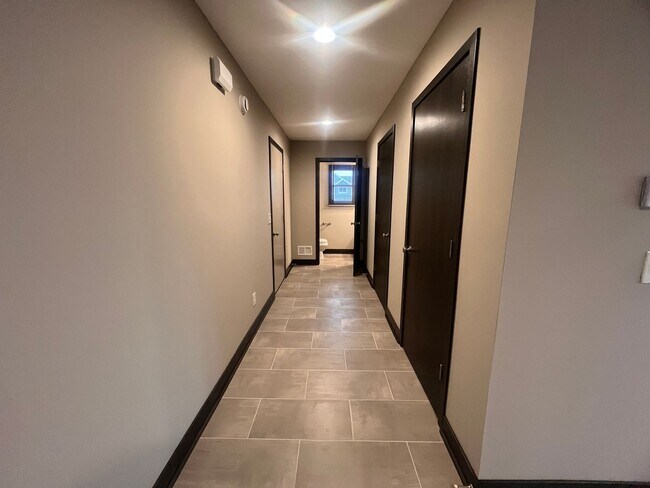 Building Photo - Four Bedroom Duplex in Caledonia!