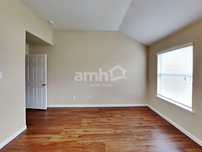 Building Photo - 20 Mira Loma Dr