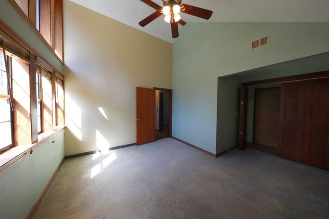 Building Photo - Spacious 3/2.5 Custom Home in Kneeland