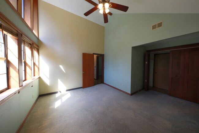 Building Photo - Spacious Custom Home, Most Utilities Included!