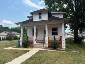 Building Photo - 146 16th St