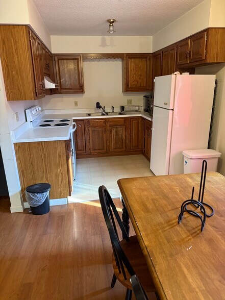 Kitchen Area - 926 Washington Blvd