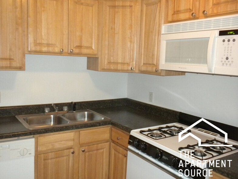 Building Photo - 2455 N Spaulding Ave