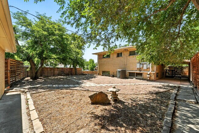 Building Photo - Great Property in the DU area!
