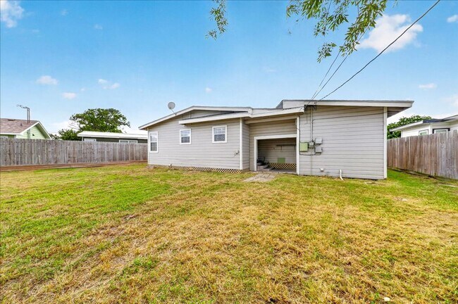 Building Photo - 929 Ashland Dr