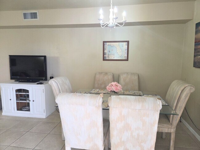 Building Photo - Fully furnished Lake View Condo in Gated Community