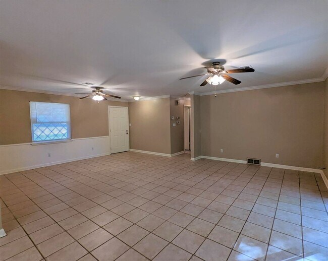 Building Photo - 1813 Hardy Dr