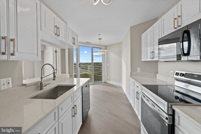 Building Photo - 100 Harborview Dr