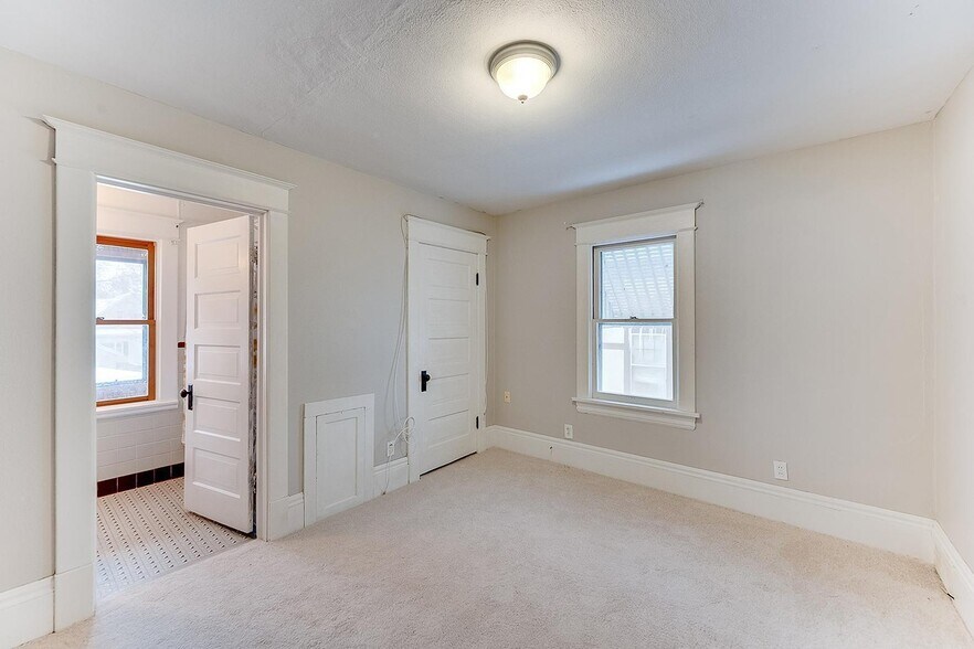 Building Photo - 233 7th Ave S