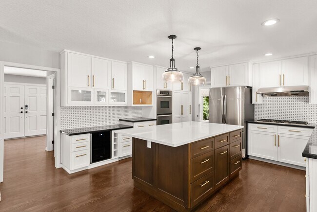 Building Photo - Welcome to your dream home in the picturesque Westridge neighborhood