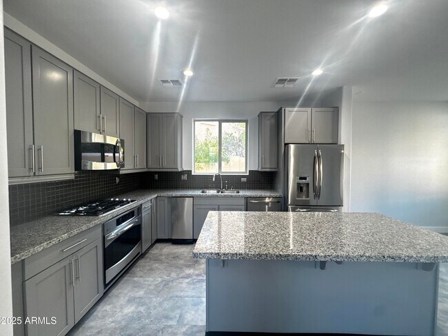 Building Photo - 3330 W Gran Paradiso Dr