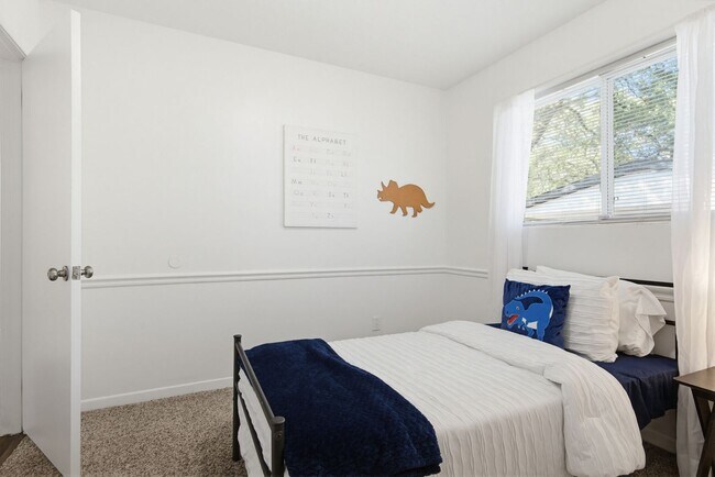 Building Photo - 908 Rock Creek Ave