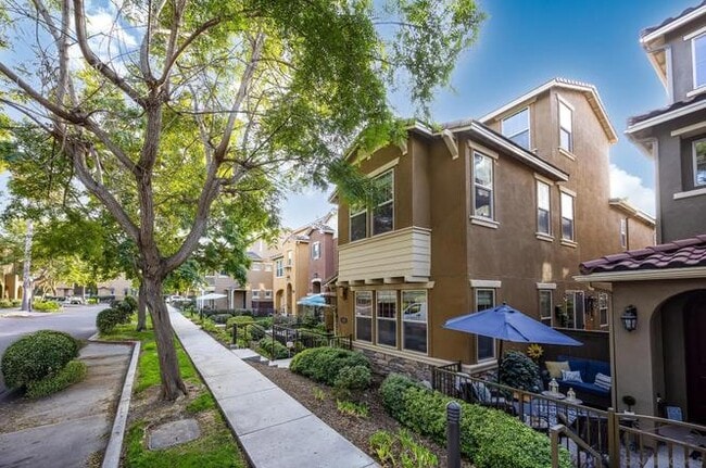 Building Photo - 1813 Cyan Ln