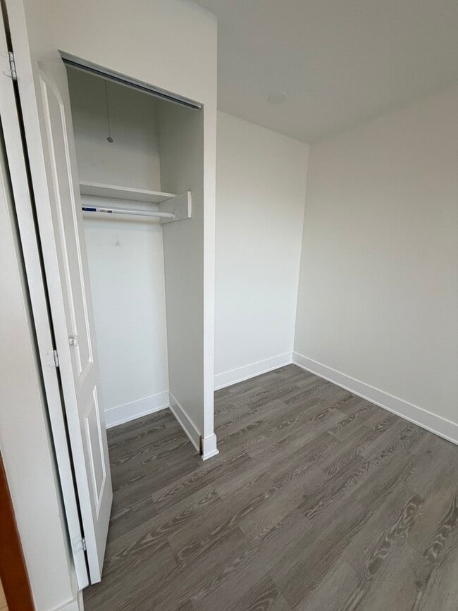 Building Photo - 7200 N Claremont Ave