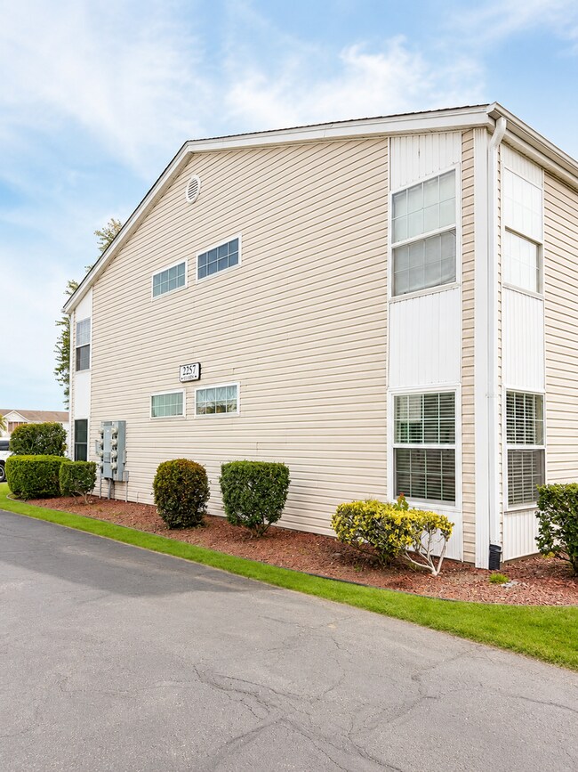 Building Photo - 2257 Huntingdon Dr