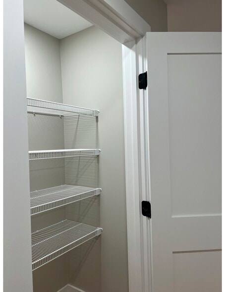 Building Photo - 180 N Winooski Ave