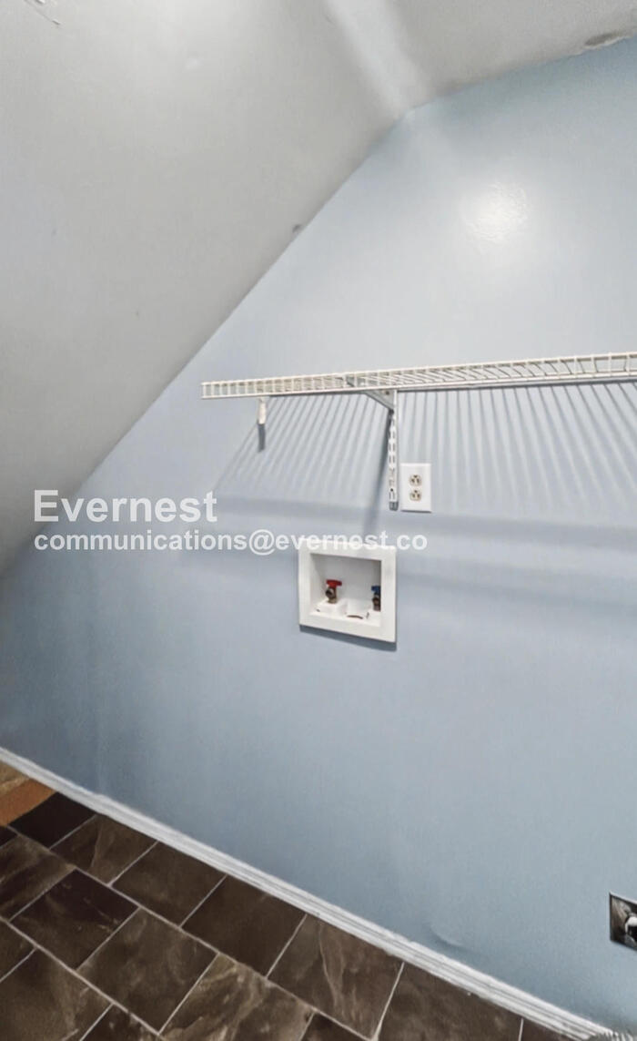 Building Photo - 3309 Pinewood Terrace