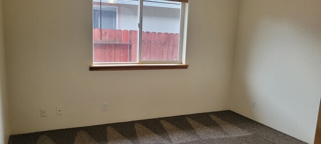 Building Photo - 2210 SW Bridge St