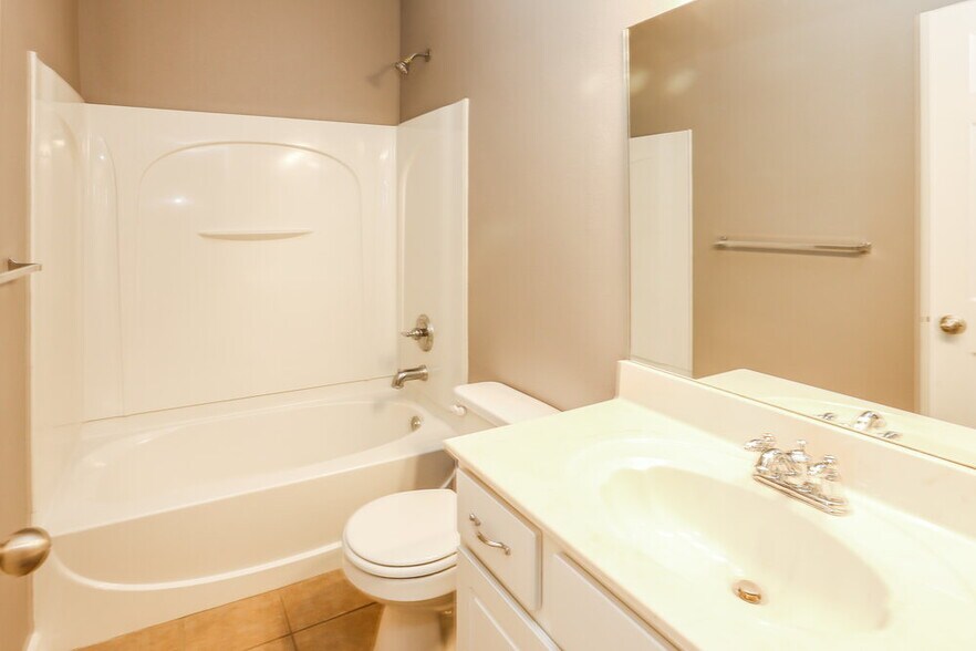 Building Photo - 9918 White Poplar Dr