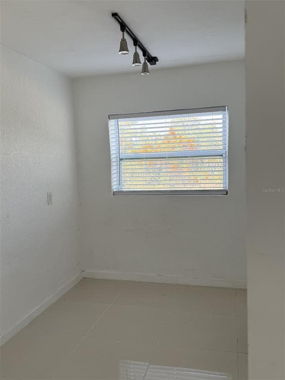 Building Photo - 5930 Alligator Lake Shore W