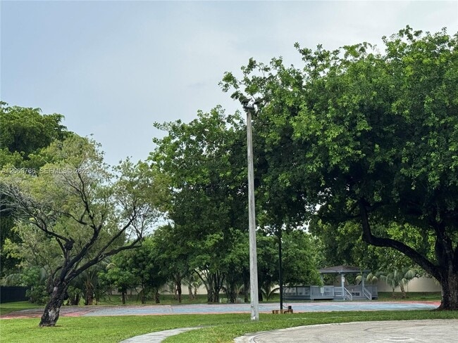 Building Photo - 4033 Lakeside Dr