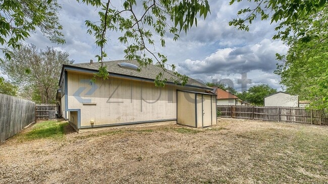 Building Photo - 4315 Lakebend W Dr