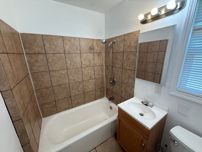 Building Photo - Richmond 2-Bedroom Single Family Home w/ 1...