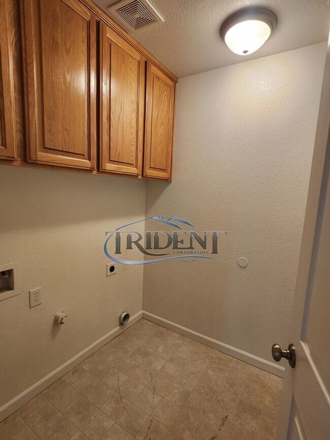 Building Photo - 3 bedroom 2 bath near schools and parks