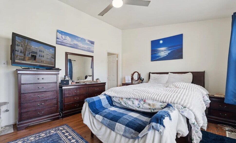 Building Photo - 8 Deer Run Ct