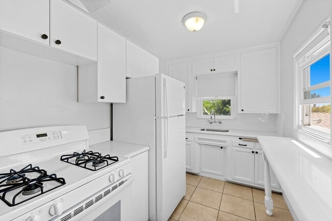 Building Photo - 2724 Treat St