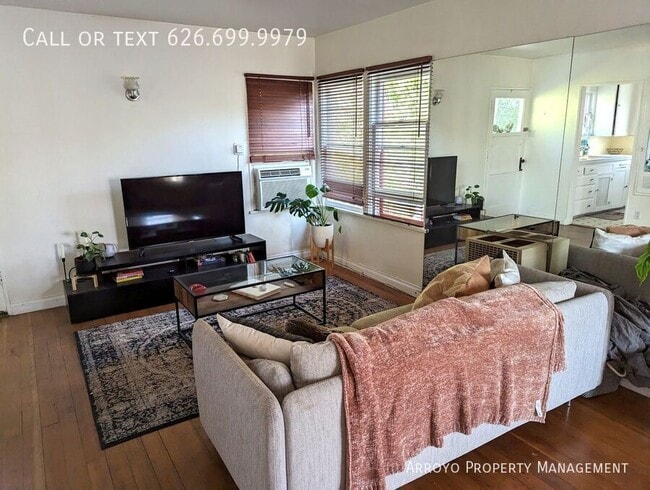 Building Photo - 207 1/2 S Primrose Ave.-