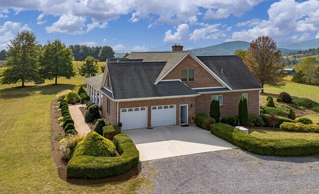 Building Photo - Majestic Custom Home