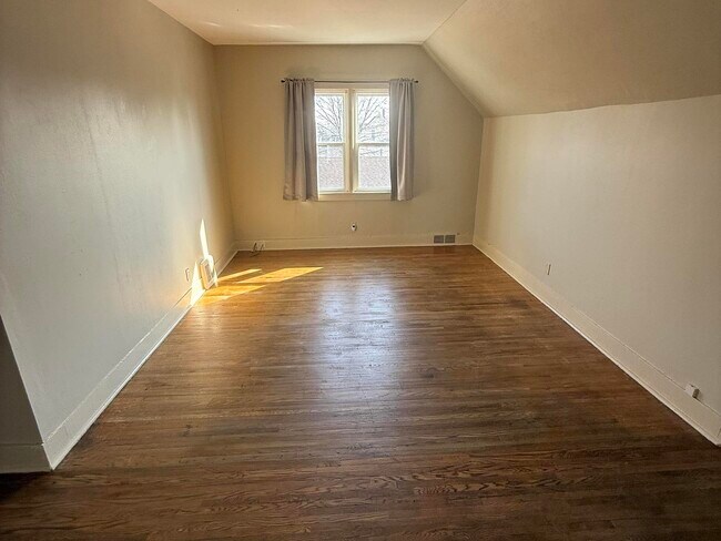 Building Photo - 713 Terrace Ave