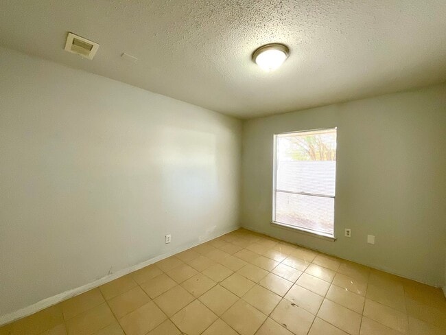 Building Photo - 7237 Glen Bay Dr
