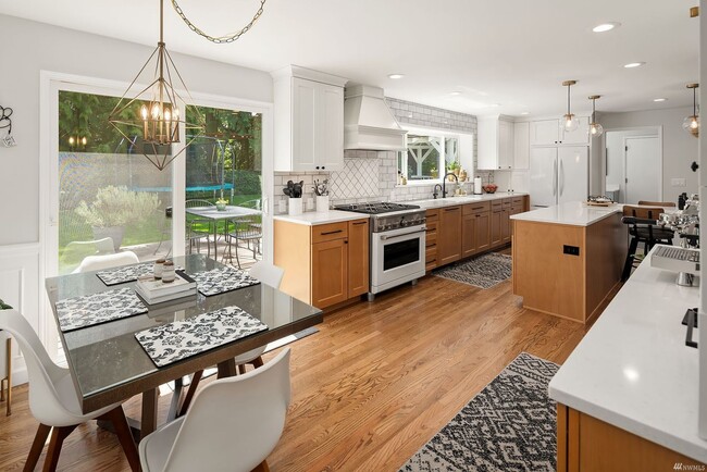 Building Photo - Gourgues Timberline house