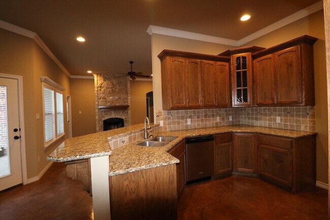 Building Photo - 4  Bedroom Single Famly Home -  Available ...