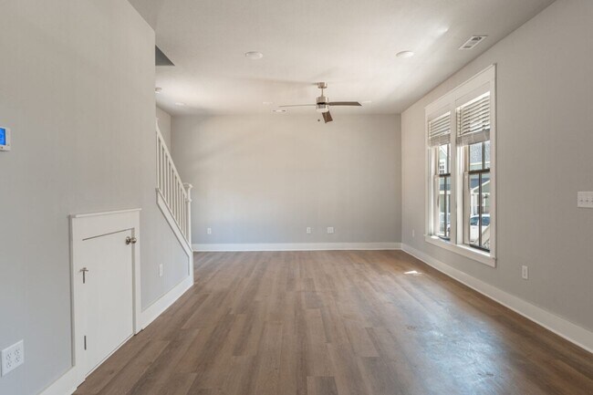 Building Photo - 2 BR/1.5 BA in the Willow Bend S/D