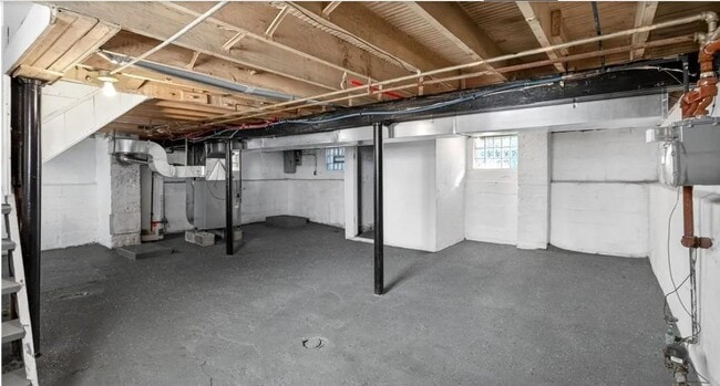 Building Photo - 11209 Continental Ave