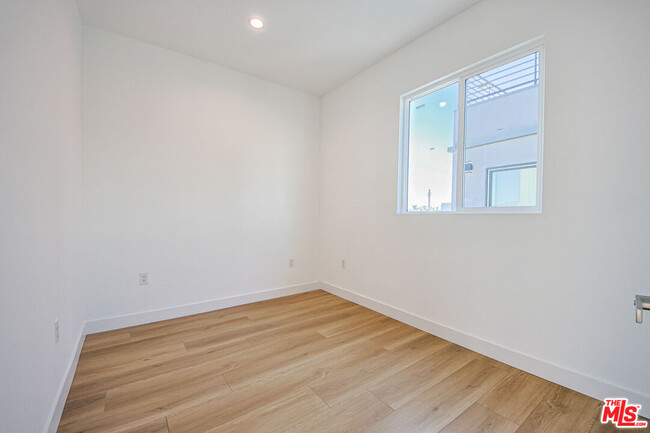 Building Photo - 11443 Hatteras St