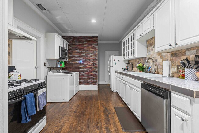Building Photo - 4005 Lafayette Ave