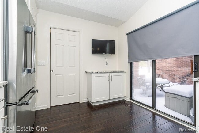 Building Photo - 7086 Danbrooke Ct